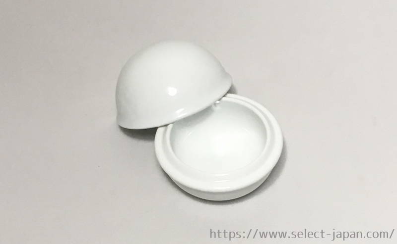 無印　MUJI　白磁　陶器　小物入れ　蓋つき　ふた　日本製　made in japan