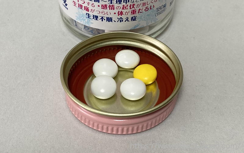 命の母　命の母ホワイト　小林製薬　生理前　生理中　イライラ　過食　頭痛　腹痛　生理不順　PMS 月経前症候群　対策　漢方　日本製　made in japan