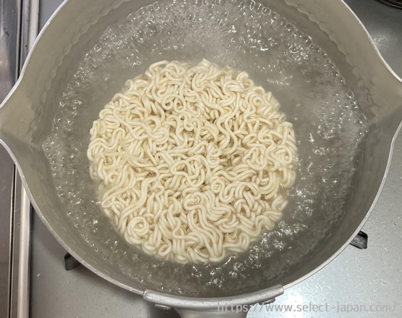 国内産　小麦粉　ラーメン　さくらい　しお　桜井食品　日本産　パーム油　植物油　たん白加水分解物　無添加